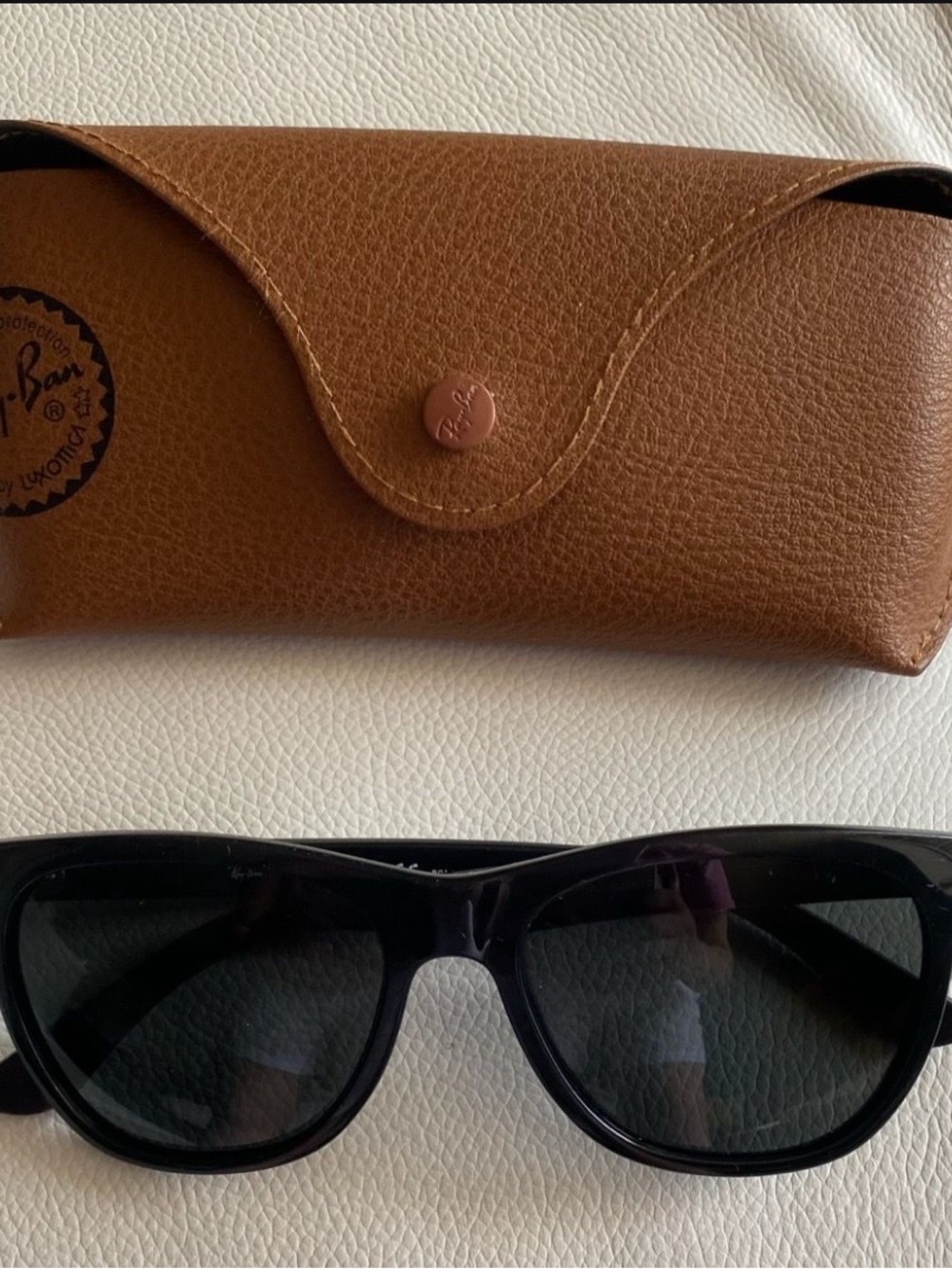 Ray-Ban Unisex Black Sunglasses with Brown Case/4184 Wayfarer 54-17-145/601-3A